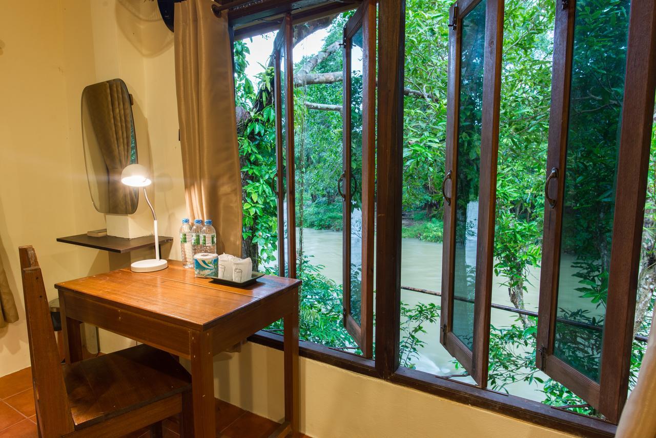 Art'S Riverview Lodge Khao Sok National Park Екстер'єр фото